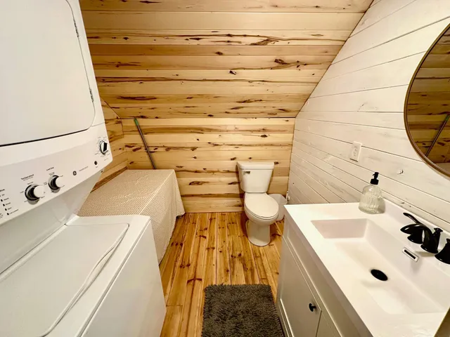 $359,900 | 21761 Bemis Hill, Warroad, MN 56763