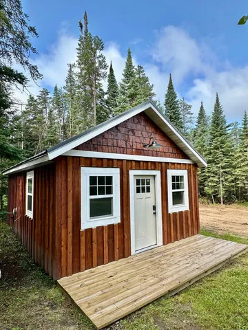 $359,900 | 21761 Bemis Hill, Warroad, MN 56763