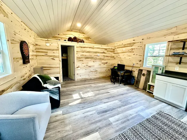 $359,900 | 21761 Bemis Hill, Warroad, MN 56763