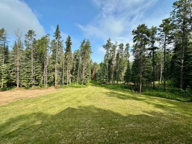 $359,900 | 21761 Bemis Hill, Warroad, MN 56763