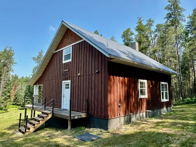 $359,900 | 21761 Bemis Hill, Warroad, MN 56763