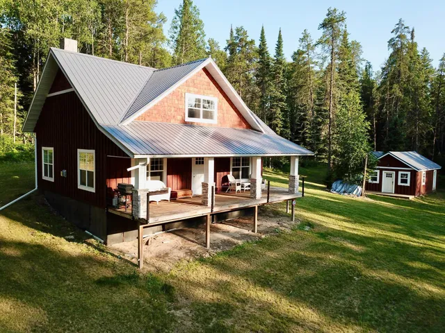 $359,900 | 21761 Bemis Hill, Warroad, MN 56763