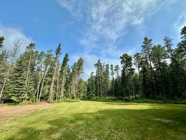 $359,900 | 21761 Bemis Hill, Warroad, MN 56763