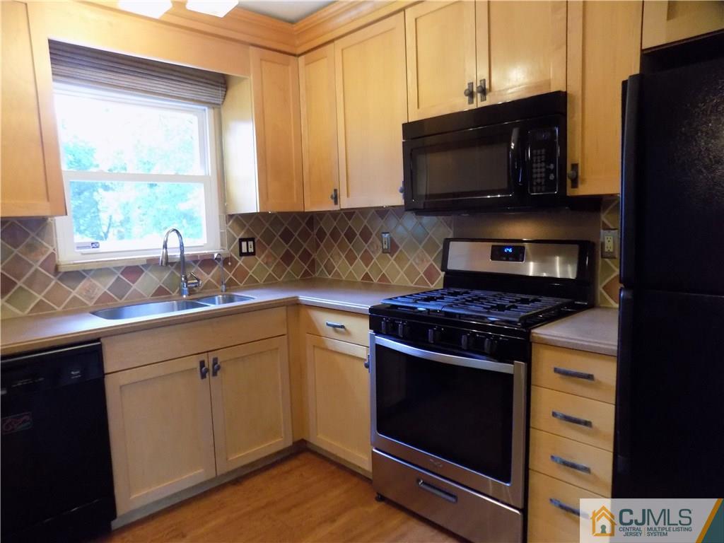 262 Clinton Road North Brunswick, NJ 08902 - Photo 8 of 25 Gallery Image 8