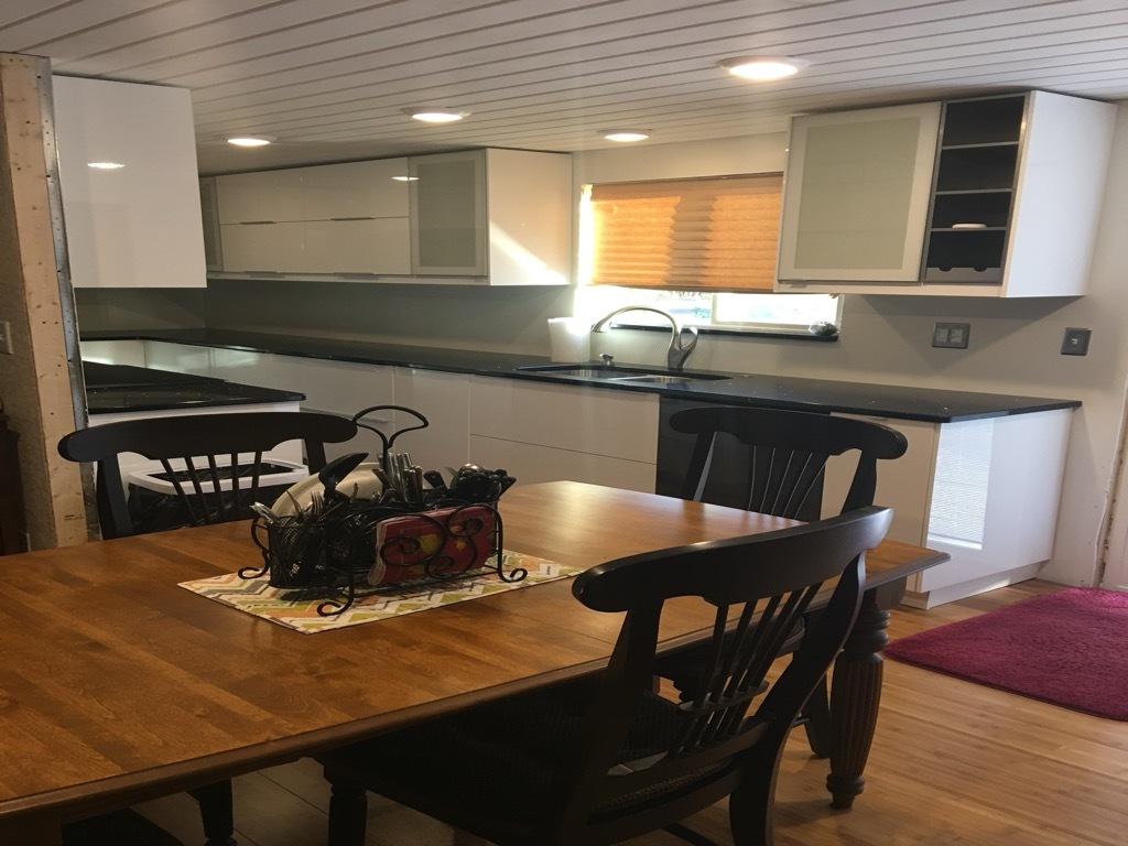 10915 Union Ridge Lane Marion, IL 62959 - Photo 9 of 12 a kitchen with a table chairs and a stove