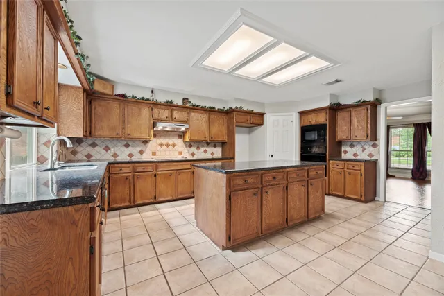 $415,000 | 7403 Foxton Pl Court, Houston, TX 77095