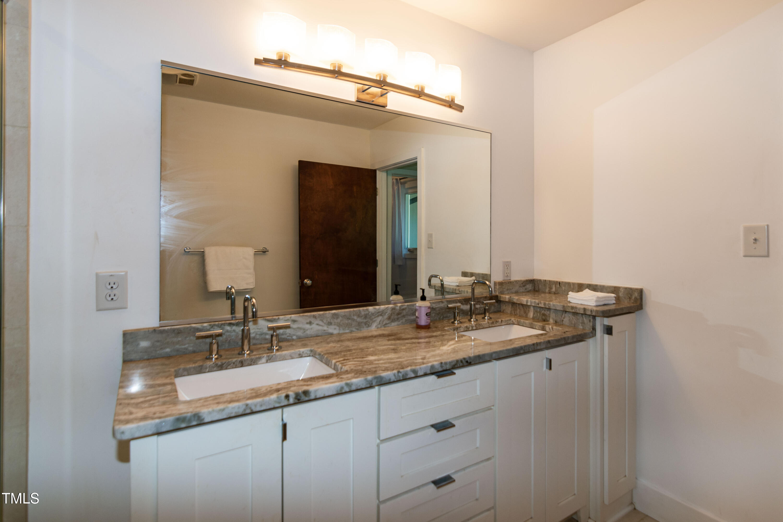3711 Corbin Street Raleigh, NC 27612 - Photo 26 of 65 RJP_X_5212