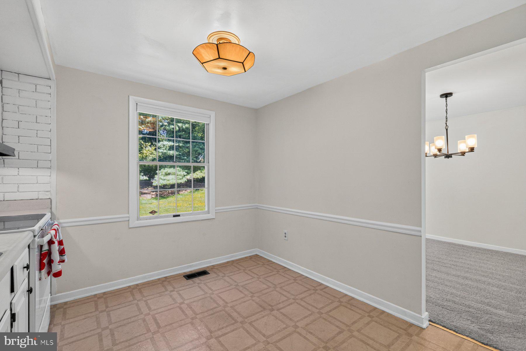 9238 Sealed Message Road Columbia, MD 21045 - Photo 14 of 35 Breakfast nook