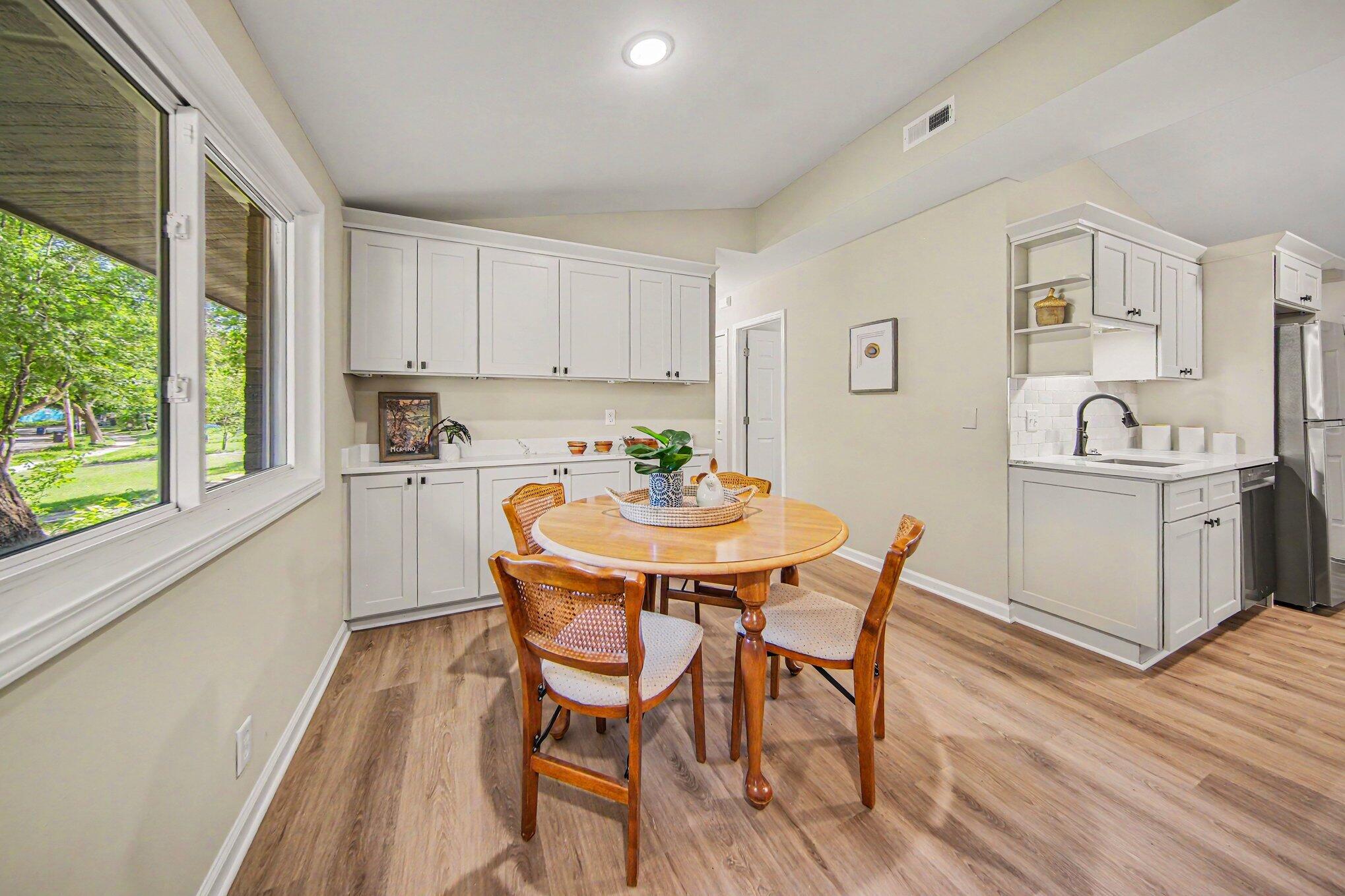 2731 Canterbury Road Ann Arbor, MI 48104 - Photo 10 of 26 010_dscf9408_902