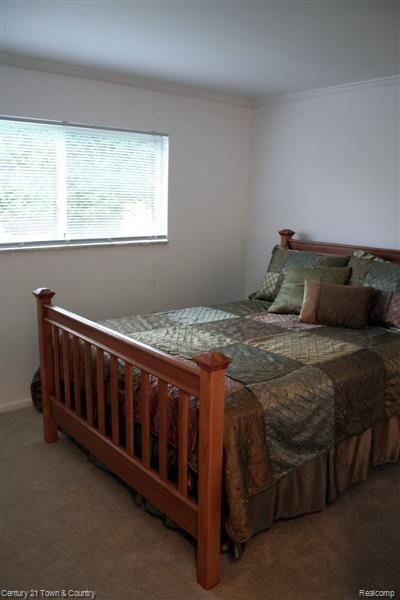 3340 Chicago Road Warren, MI 48092 - Photo 11 of 22 Master BedroomVERT
