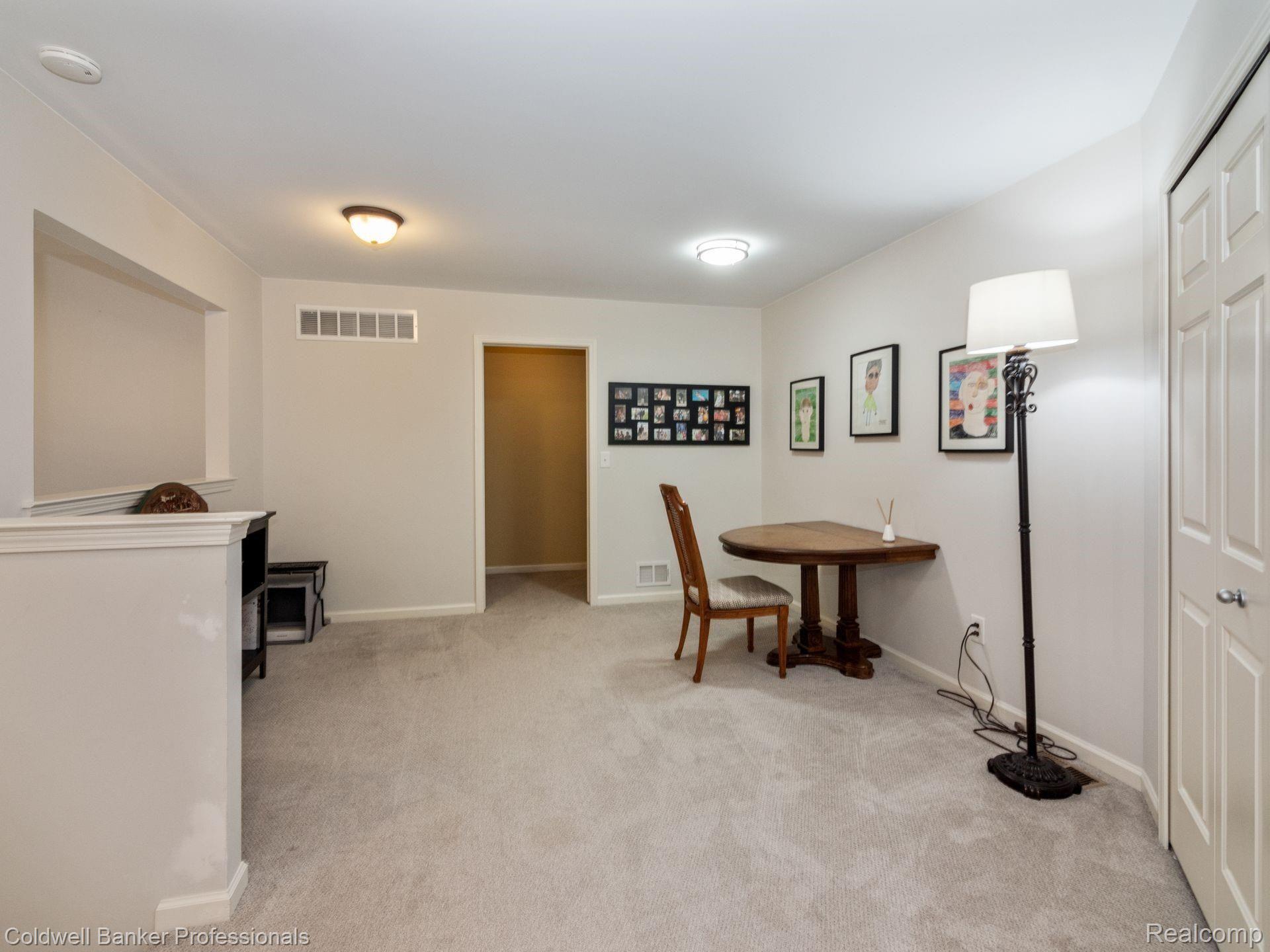 3817 Winding Brk Circle Rochester, MI 48309 - Photo 18 of 46 18.jpg