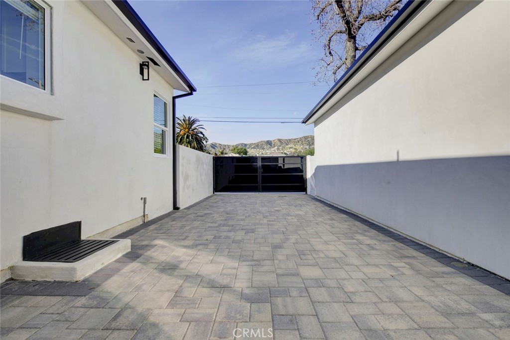 2238 North N Keystone Burbank, CA 91504 - Photo 14 of 21 a view of livingroom with furniture