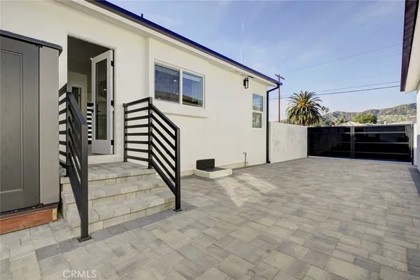 $4,700 | 2238 North N Keystone, Burbank, CA 91504