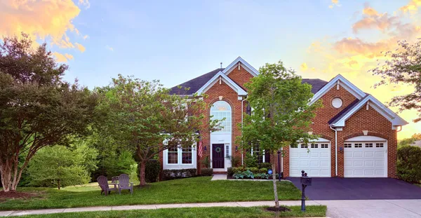 $899,900 | 16643 Space More Circle, Woodbridge, VA 22191