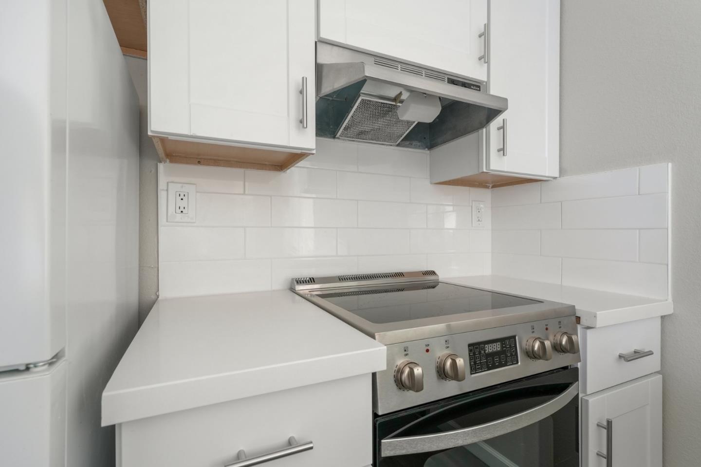 288 Stonegate Circle San Jose, CA 95110 - Photo 8 of 18 a stove top oven sitting inside of a kitchen
