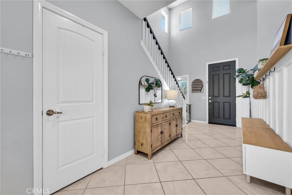 37656 Needlegrass Road Murrieta, CA 92563 - Photo 3 of 29 The front entry of the home is light and bright.