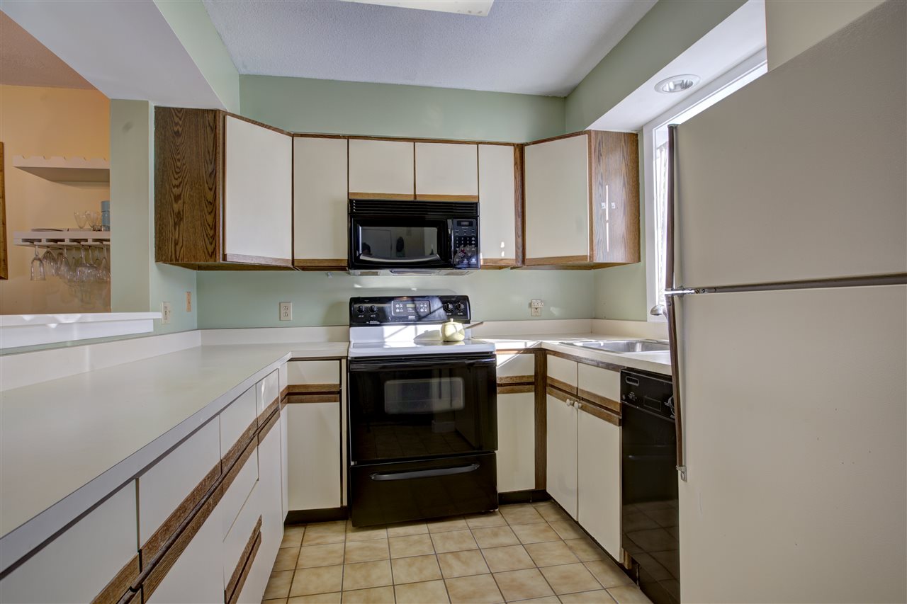 14 Riverside Townhouses Road, Unit 17814 Manchester, VT 05255 - Photo 5 of 10 Gallery Image 5