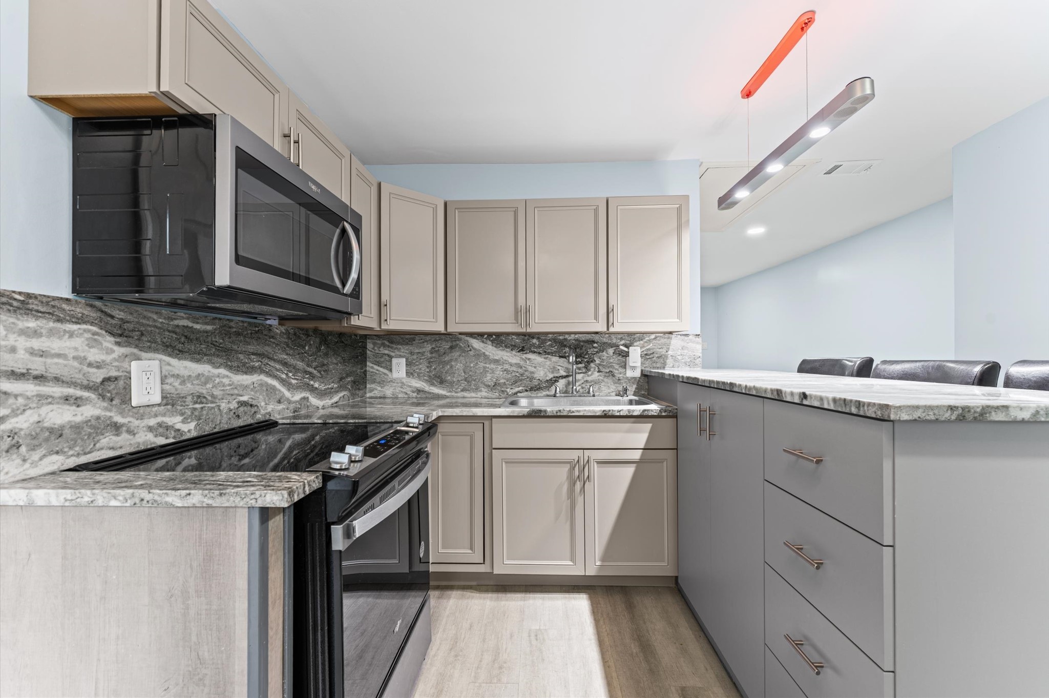 17403 Butte Creek Road Houston, TX 77090 - Photo 31 of 39 Kitchen in apartment offers beautiful finishes