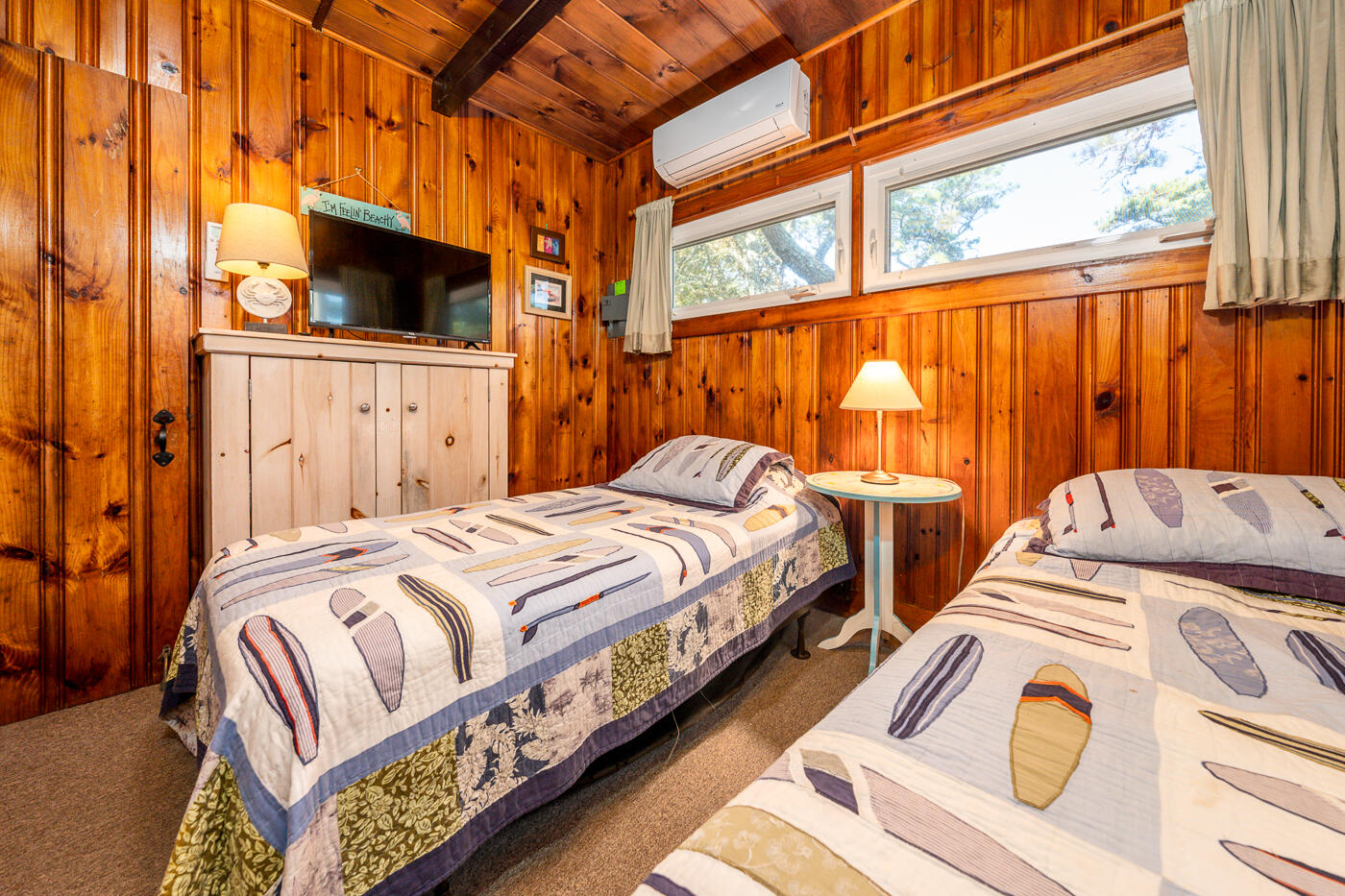 45 Ocean View Drive, Unit 7 Wellfleet, MA 02667 - Photo 15 of 32 a bedroom with bed and a flat tv screen on dresser