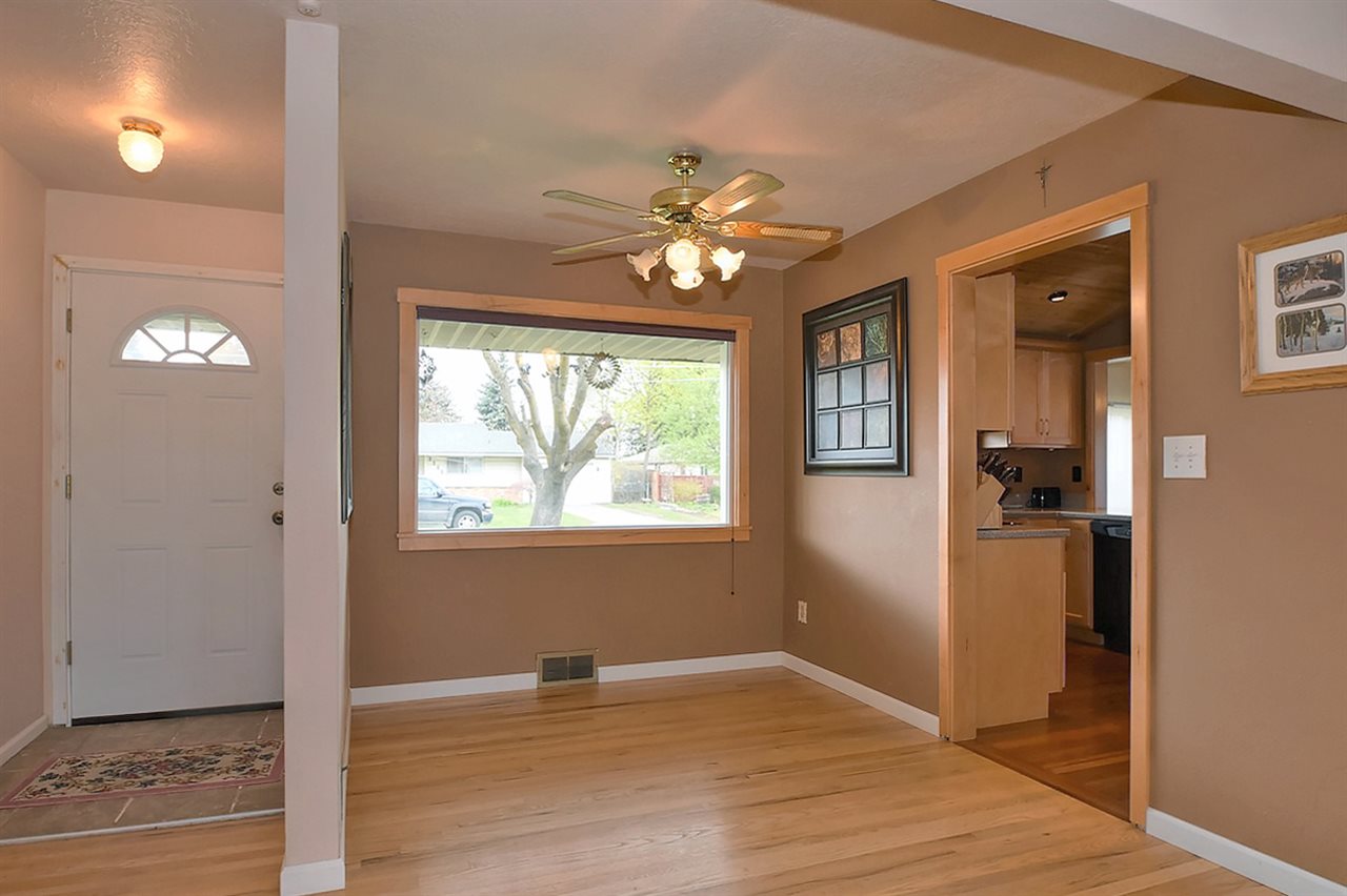 1112 North Bessie Road Spokane Valley, WA 99212 - Photo 4 of 20