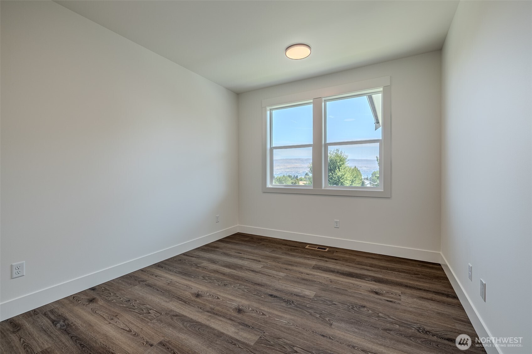 960 Wayne Lane Wenatchee, WA 98801 - Photo 12 of 22 wooden floor in an empty room with a window