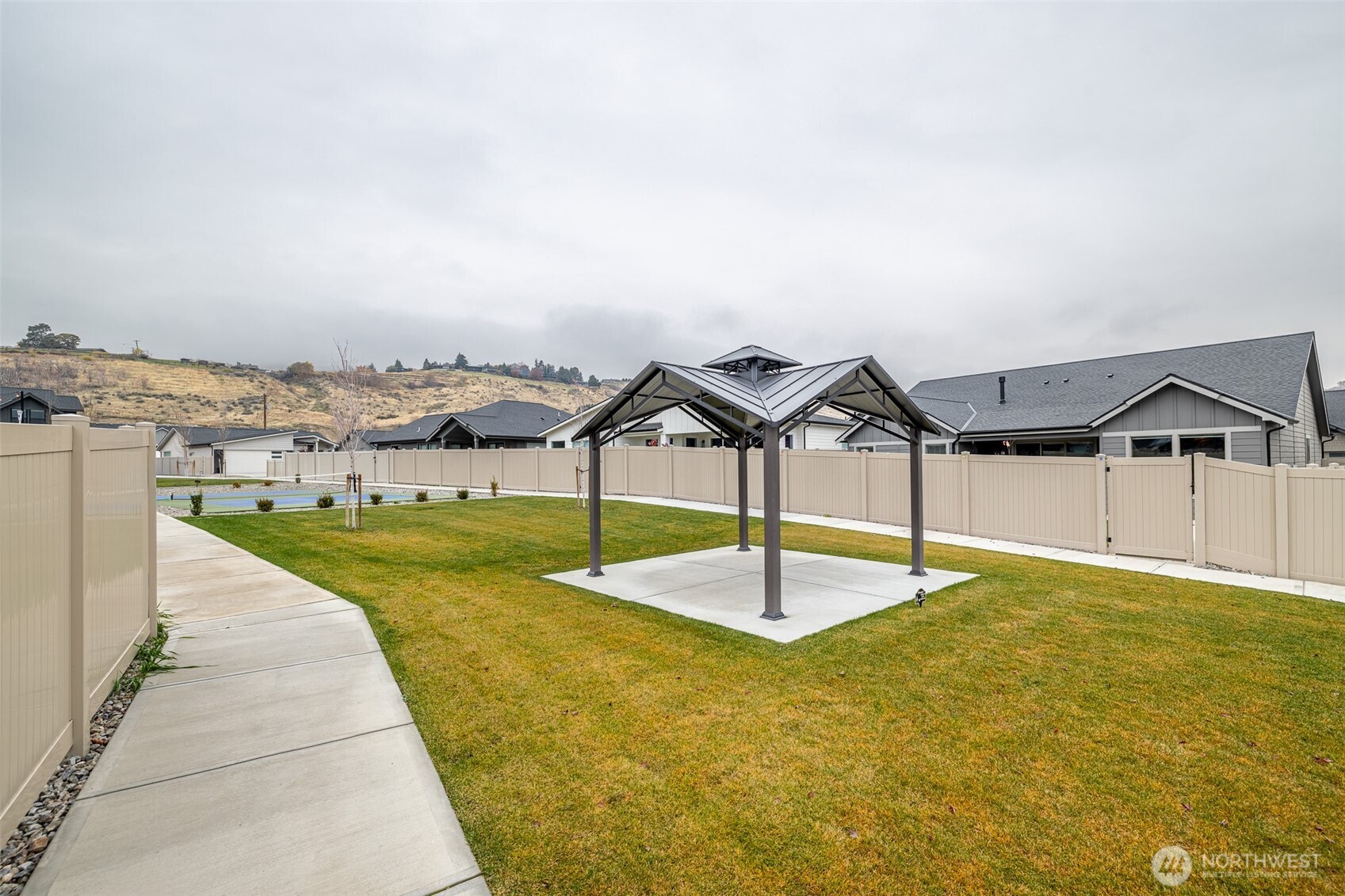 960 Wayne Lane Wenatchee, WA 98801 - Photo 22 of 22 a swimming pool with some trees in the background