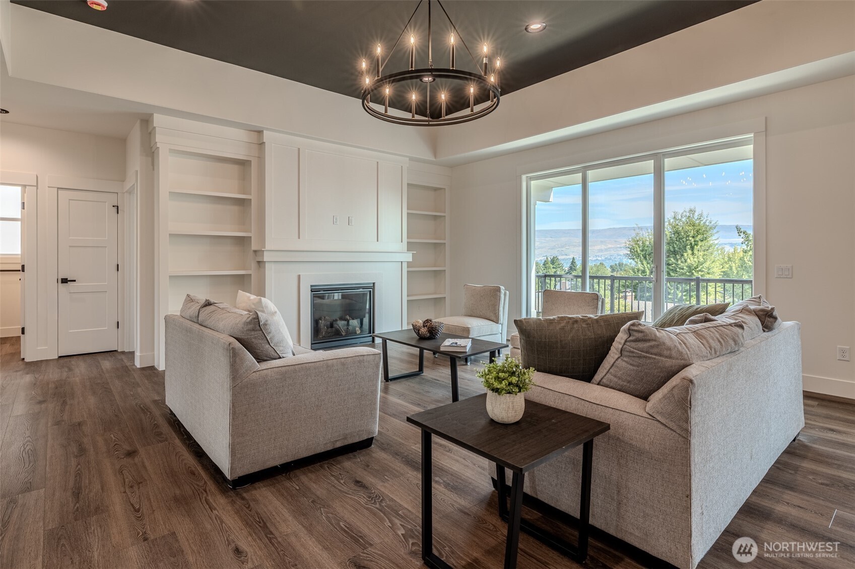 960 Wayne Lane Wenatchee, WA 98801 - Photo 3 of 22 a living room with furniture and a fireplace