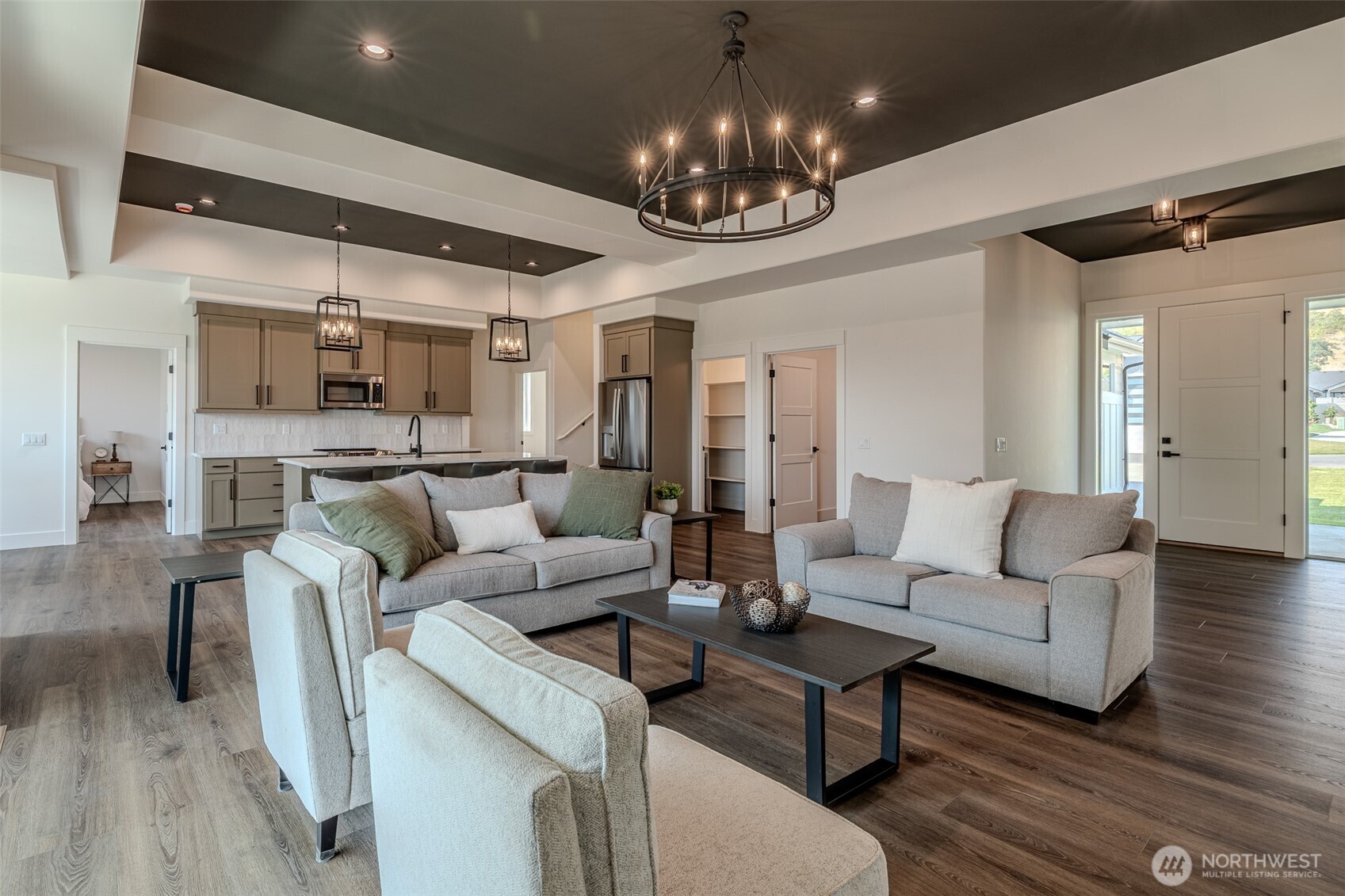 960 Wayne Lane Wenatchee, WA 98801 - Photo 4 of 22 a living room with furniture and a chandelier