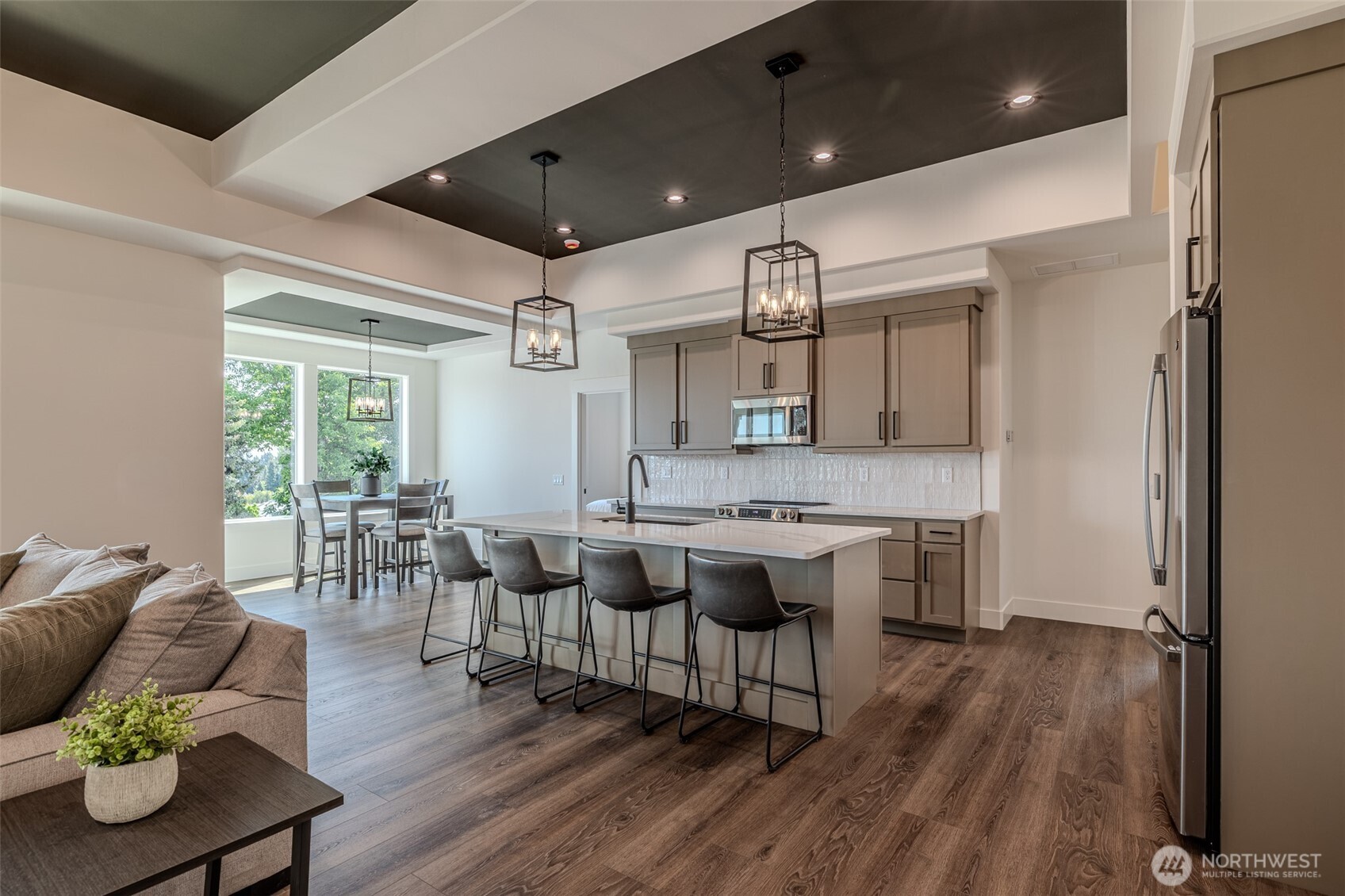 960 Wayne Lane Wenatchee, WA 98801 - Photo 5 of 22 a kitchen with a table and chairs in it