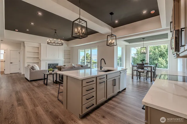 a large kitchen with kitchen island a large island in it