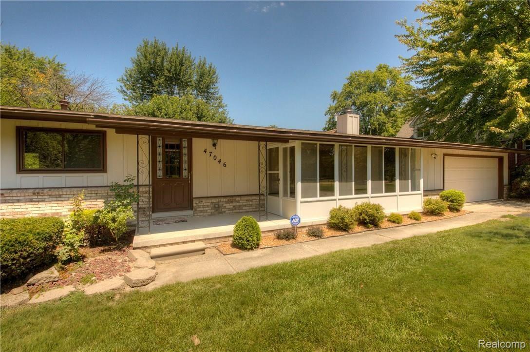 47046 Maben Road Canton, MI 48187 - Photo 2 of 32 2 Frt.jpg
