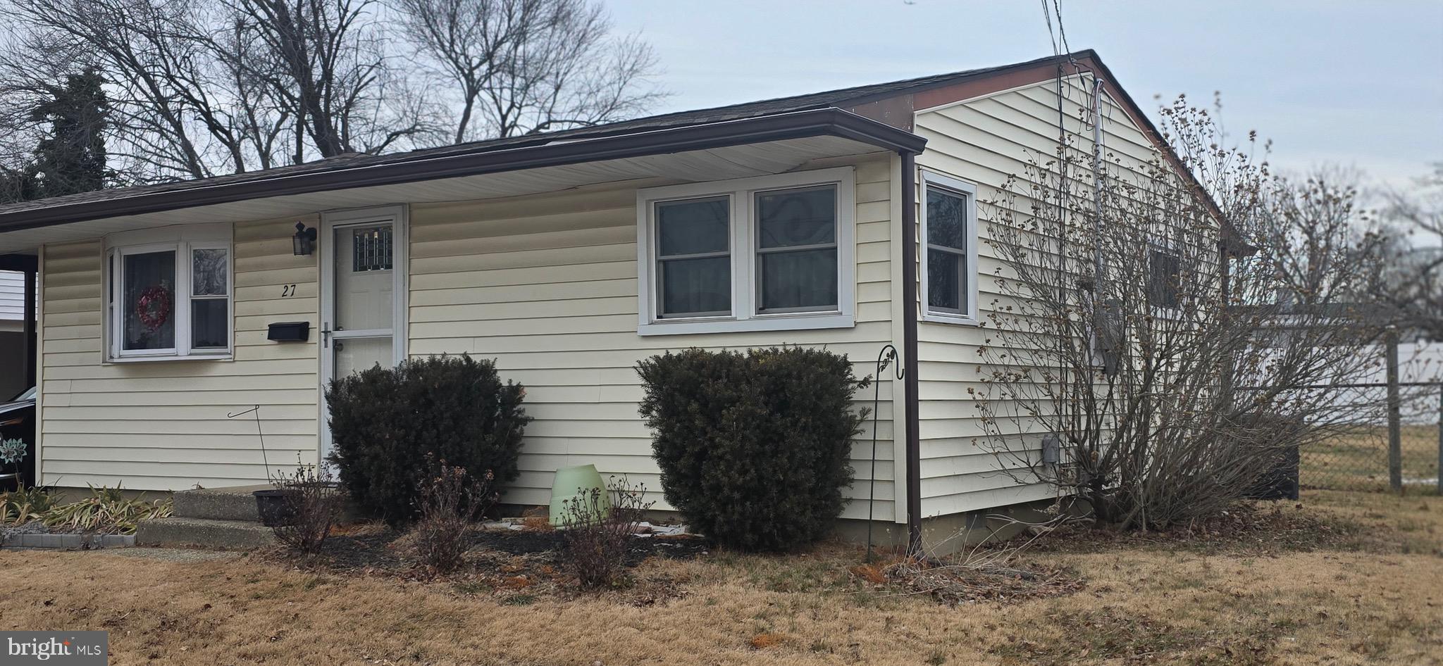 27 Indian Queen Lane Maple Shade, NJ 08052 - Photo 3 of 11
