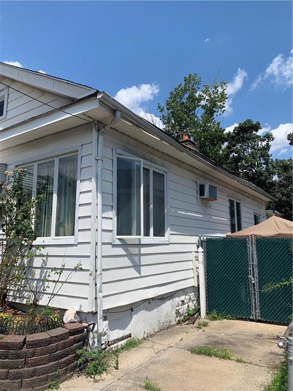 9 Matthews Place Brooklyn, NY 11236 - Photo 2 of 3