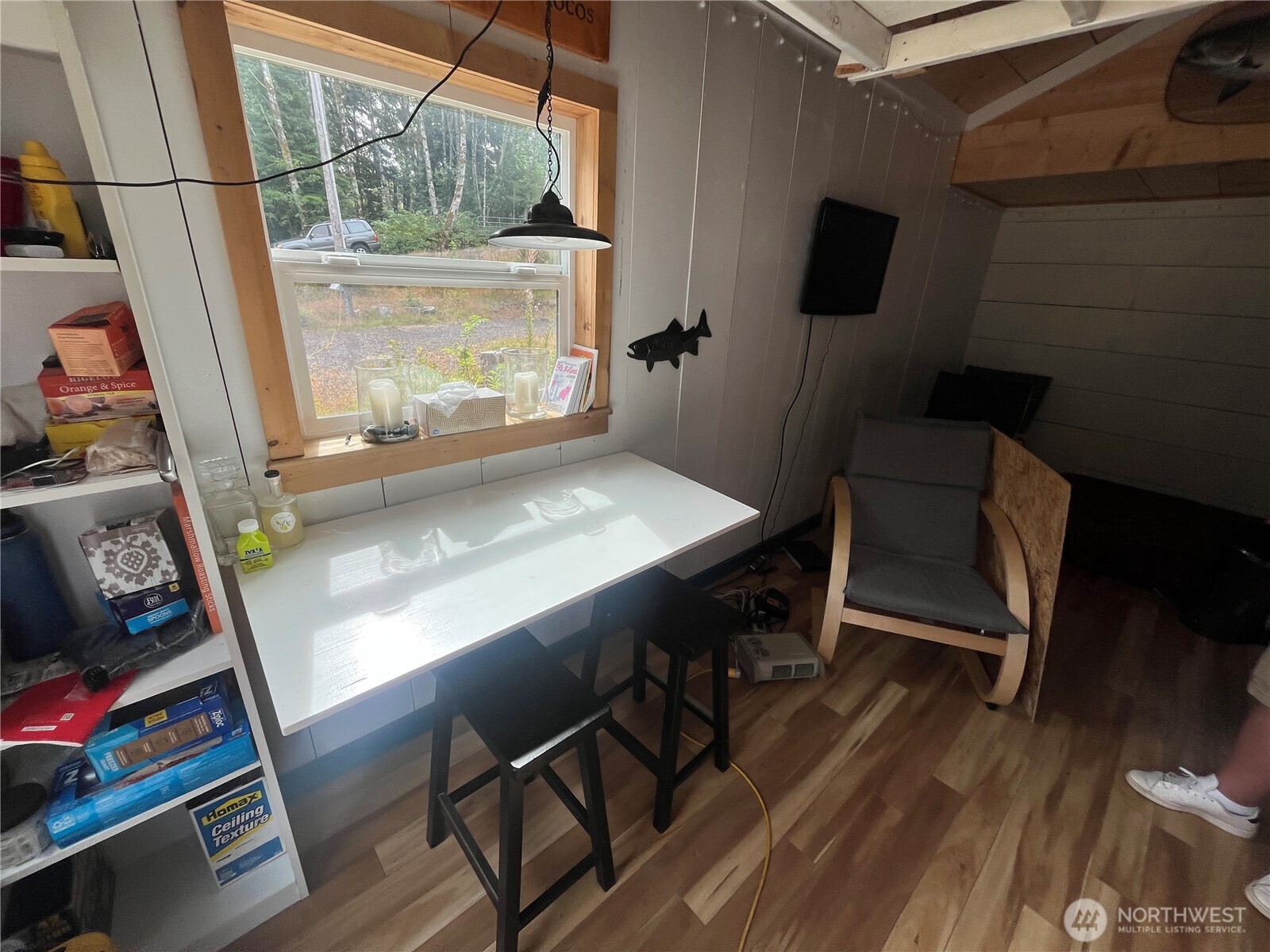 282 Copalis Beach Road Copalis Beach, WA 98535 - Photo 7 of 29 a workspace with wooden floor