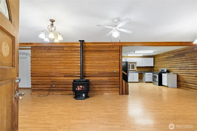 a view of a livingroom with furniture