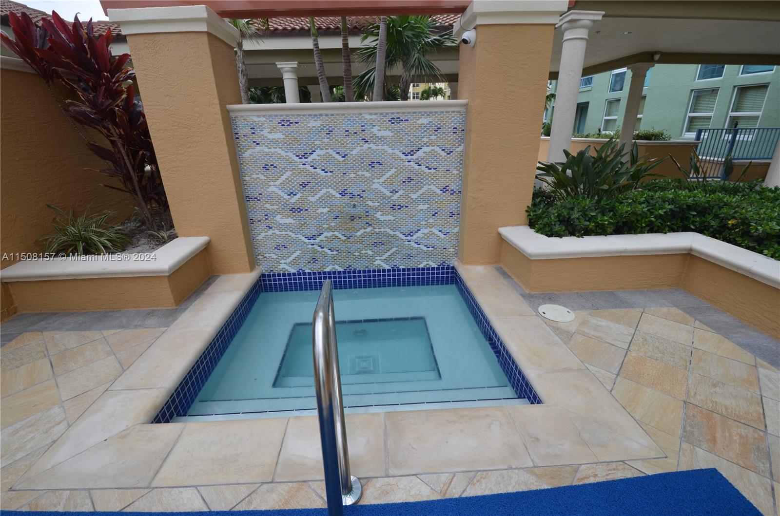 90 Alton Road, Unit 2503 Miami Beach, FL 33139 - Photo 14 of 23 a view of entryway