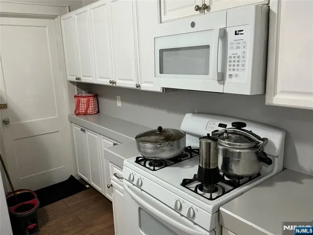$3,200 | 126 West Hudson Avenue, Unit 1, Englewood, NJ 07631