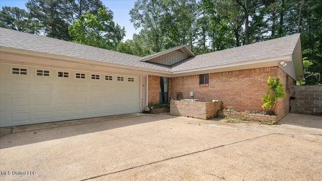 $354,900 | 555 Rusk Drive, Brandon, MS 39047