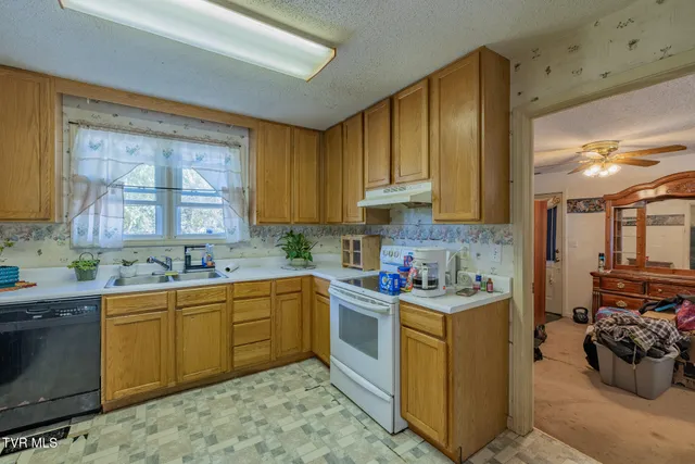 $265,900 | 481 Riverview Drive, Johnson City, TN 37601