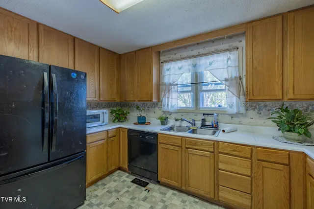 $265,900 | 481 Riverview Drive, Johnson City, TN 37601