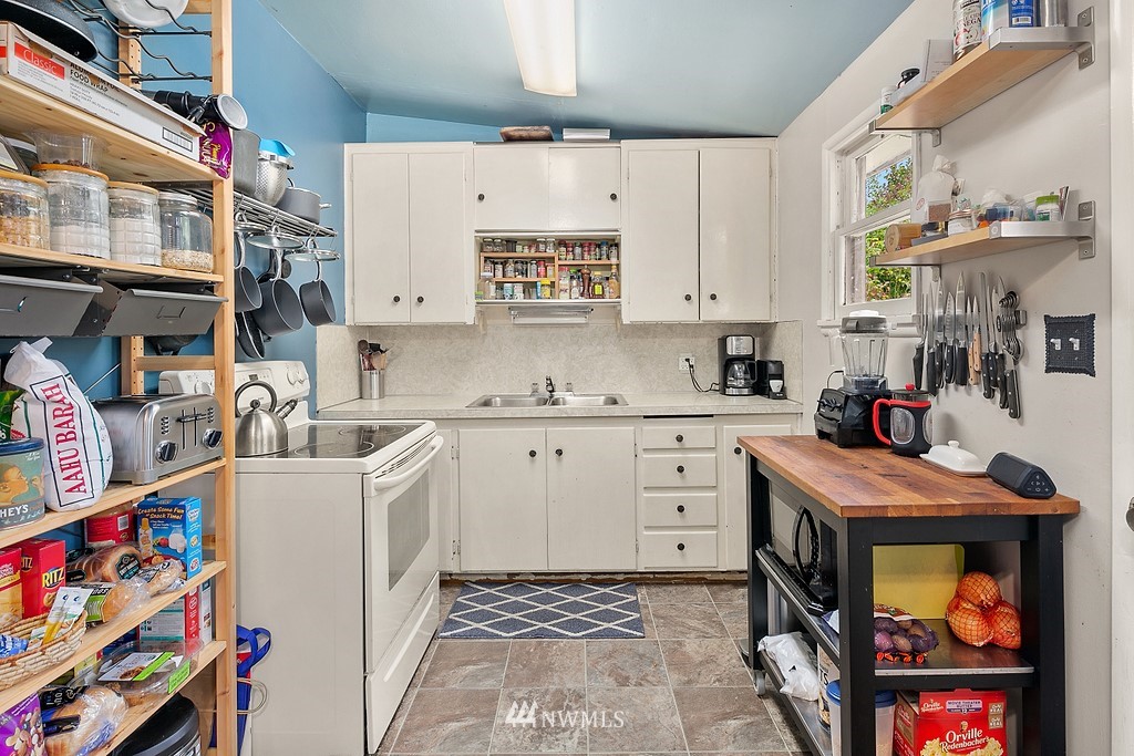 2932 Benson Road South Renton, WA 98055 - Photo 10 of 39