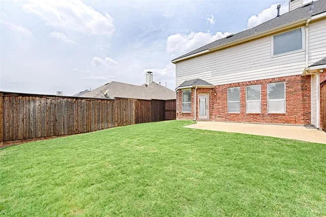 a view of a house with backyard and porch
