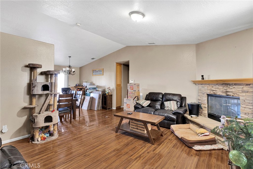 13475 Yakima Road Apple Valley, CA 92308 - Photo 4 of 20