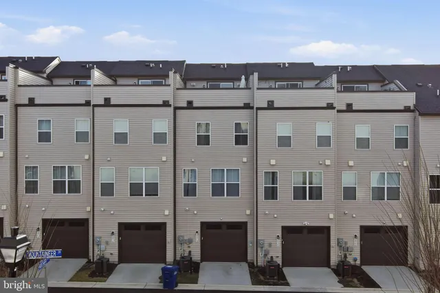 $3,800 | 2818 Dart Drive, Alexandria, VA 22306