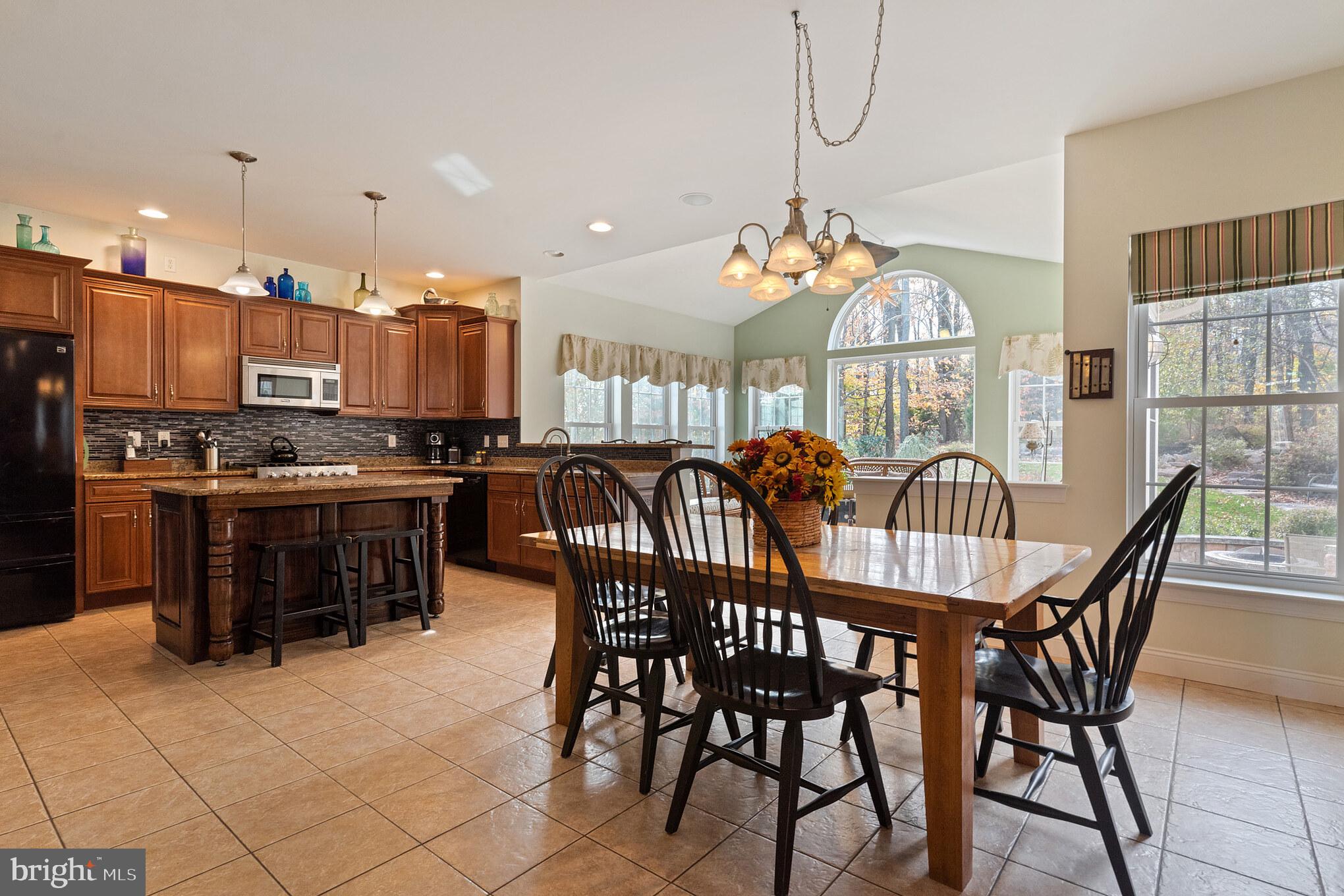 157 Overlook Road Morgantown, PA 19543 - Photo 16 of 41 Kitchen & Breakfast Rm