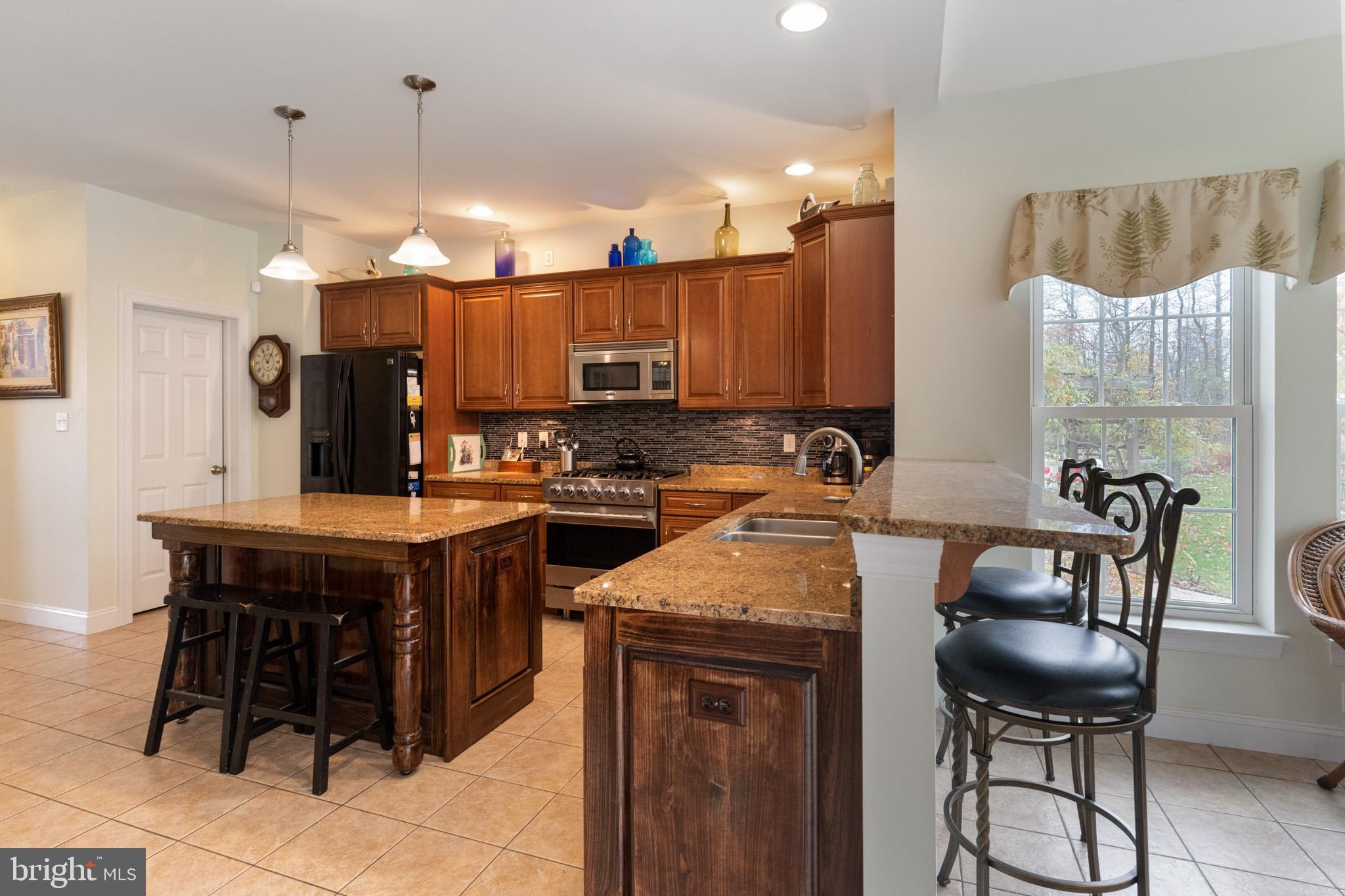 157 Overlook Road Morgantown, PA 19543 - Photo 18 of 41 Gourmet Kitchen w/Breakfast Bar