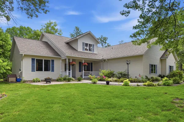 $595,000 | 2519 86th Avenue, Osceola, WI 54020