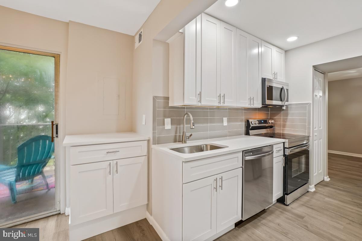 8007 Mandan Road, Unit 201 Greenbelt, MD 20770 - Photo 9 of 30 Custom 42 inch cabinets.