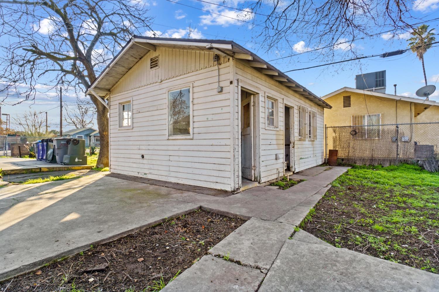 4354 East Kings Canyon Road Fresno, CA 93702 - Photo 76 of 87 a view of a back yard of the house