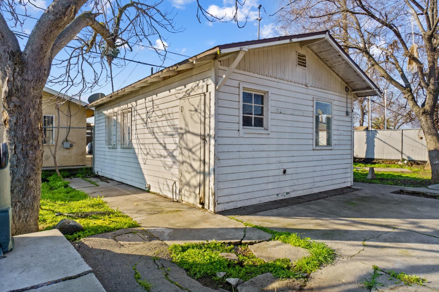 4354 East Kings Canyon Road Fresno, CA 93702 - Photo 77 of 87 a view of a back yard of the house